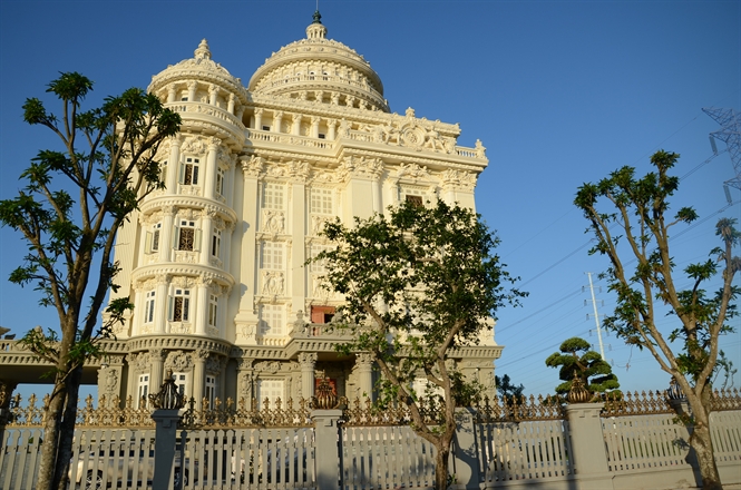 Không chỉ có Tràng An - Bái Đính, Ninh Bình còn là mảnh đất của những dinh thự bạc tỷ, 1 gia đình xây luôn 5 lâu đài liền kề!- Ảnh 12.