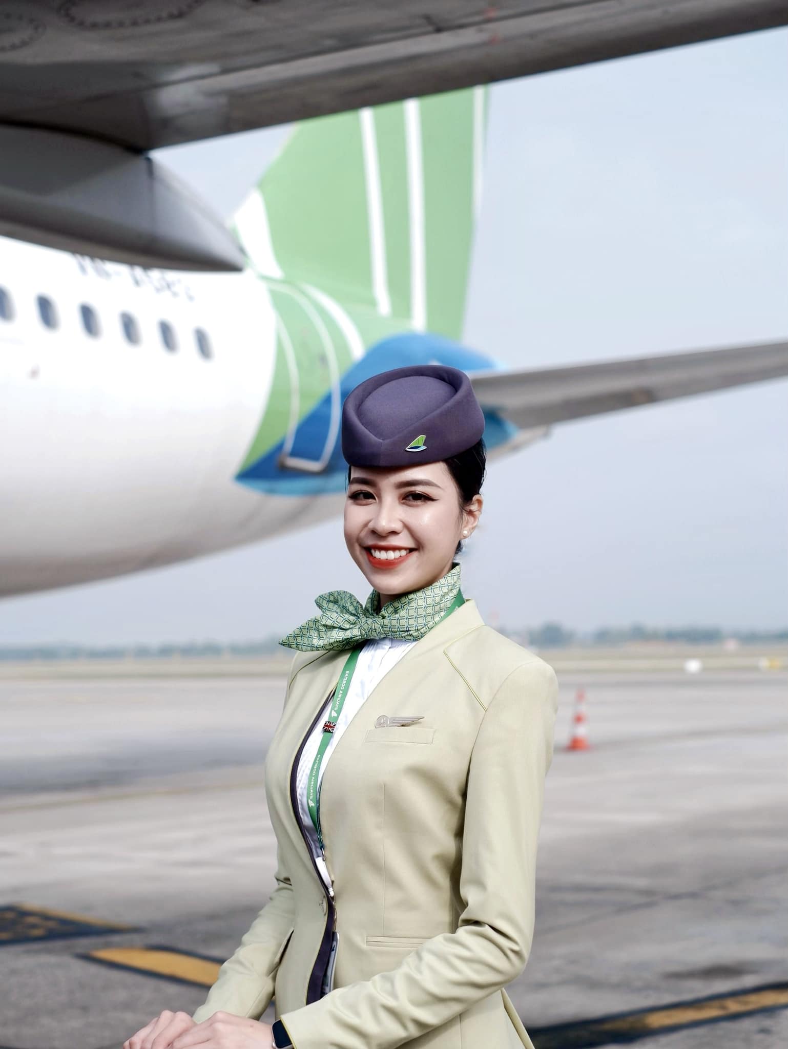Cô gái Đắk Lắk là tiếp viên trưởng trẻ nhất hãng bay, tiết lộ thu nhập không như nhiều người nghĩ- Ảnh 2.