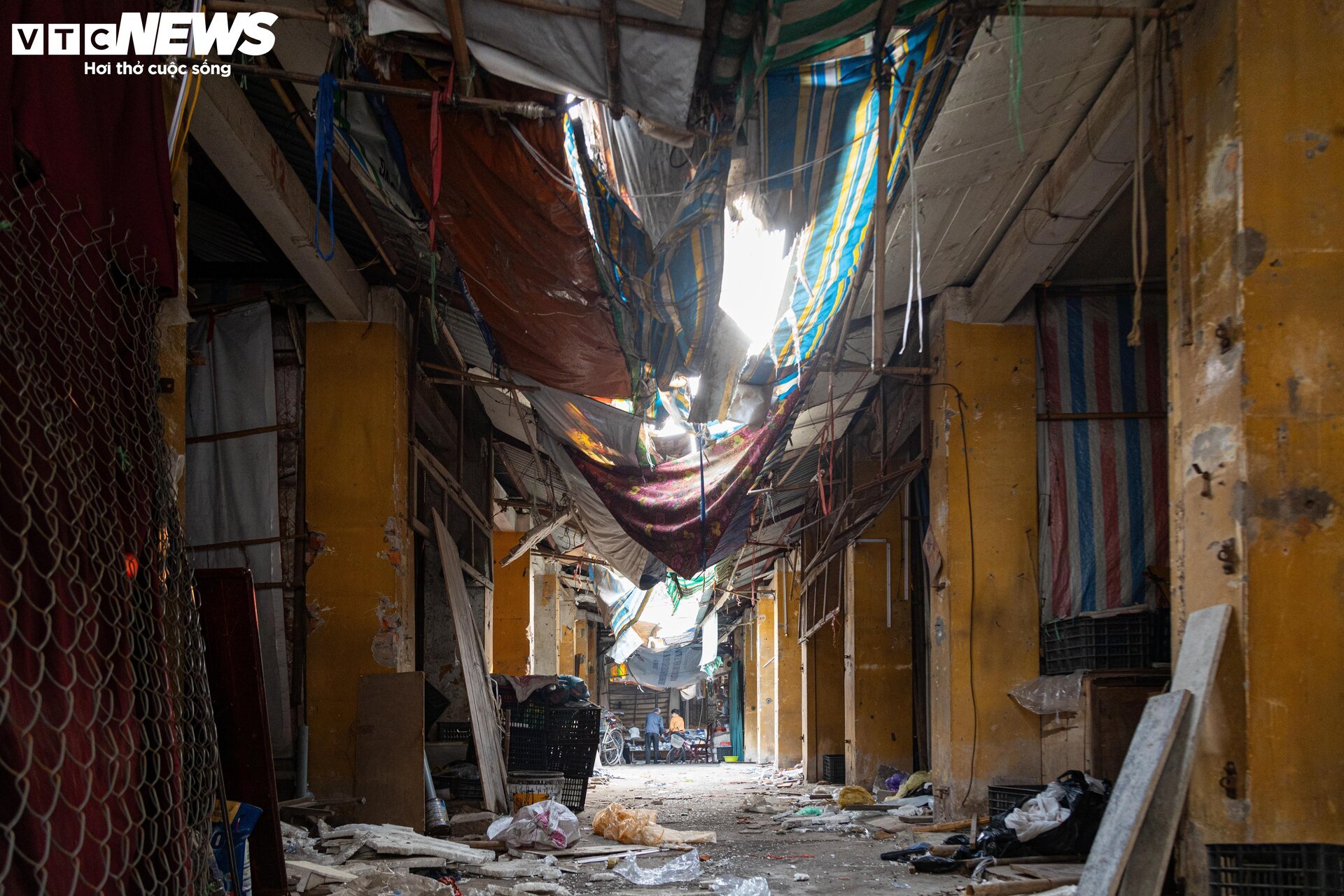 Cảnh ngổn ngang, tan hoang trong chợ Mai Động chờ ngày bị 'khai tử'- Ảnh 3.