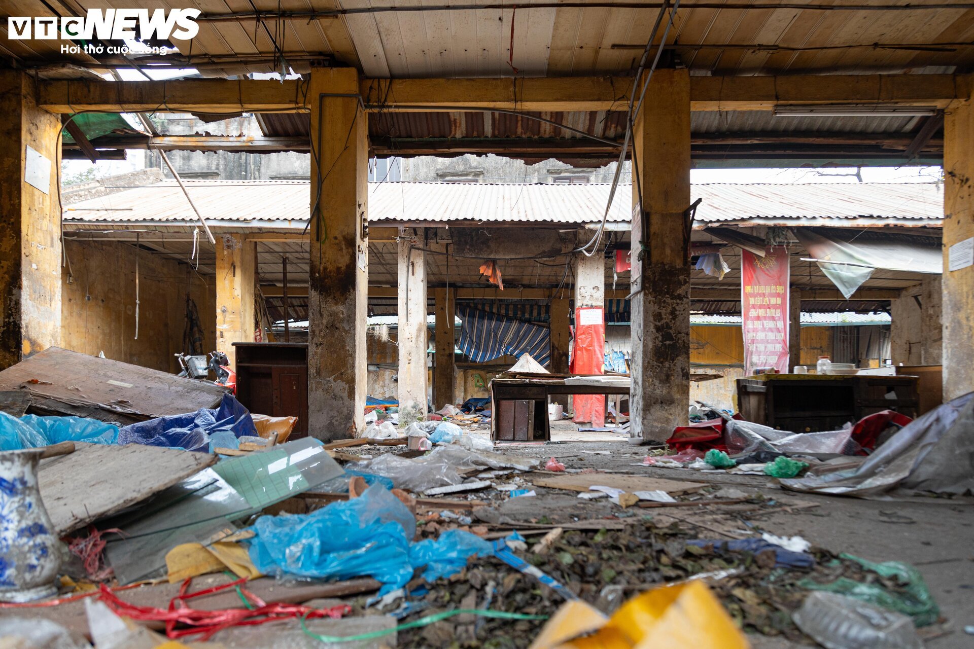 Cảnh ngổn ngang, tan hoang trong chợ Mai Động chờ ngày bị 'khai tử'- Ảnh 14.