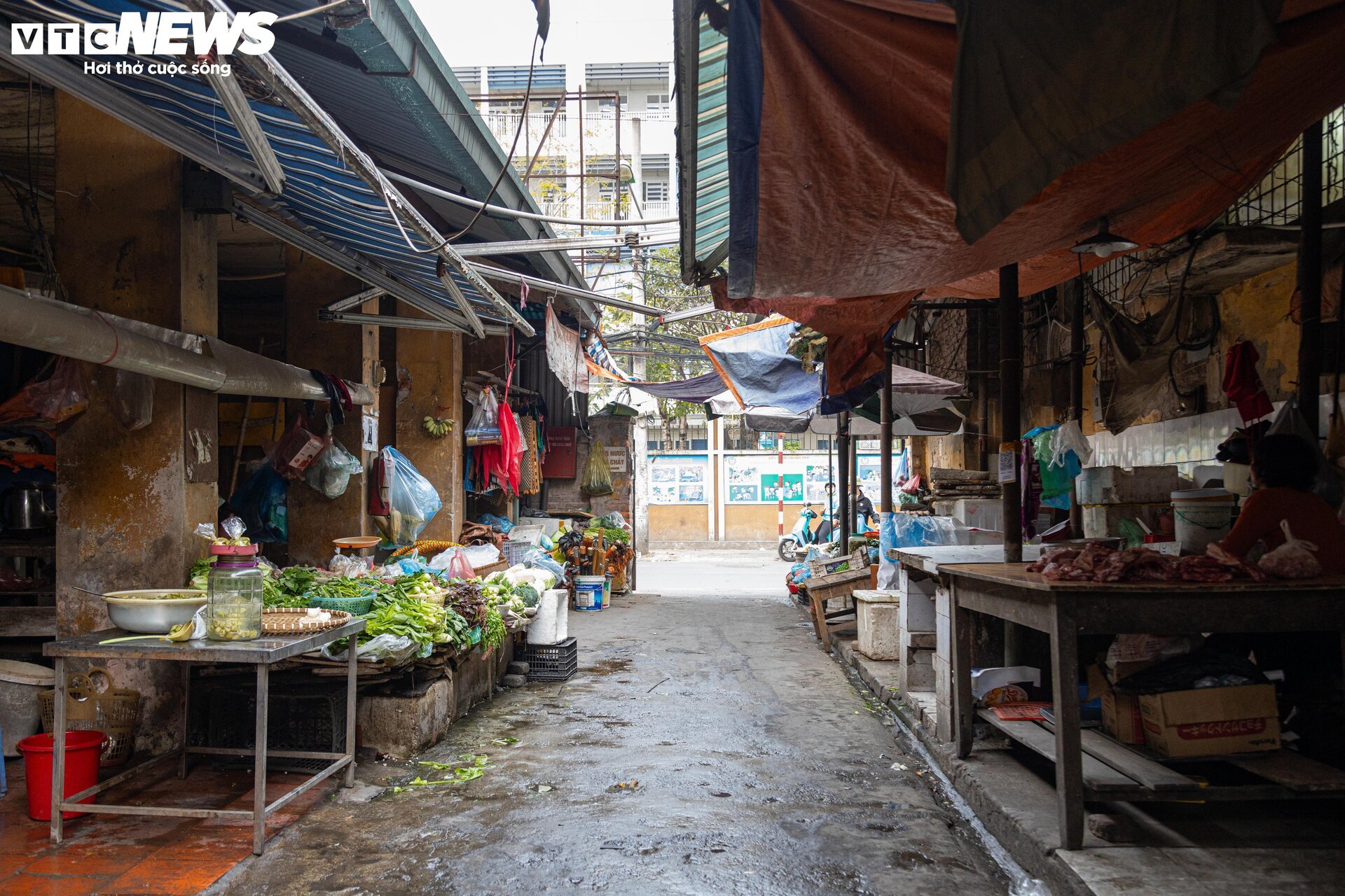 Cảnh ngổn ngang, tan hoang trong chợ Mai Động chờ ngày bị 'khai tử'- Ảnh 9.