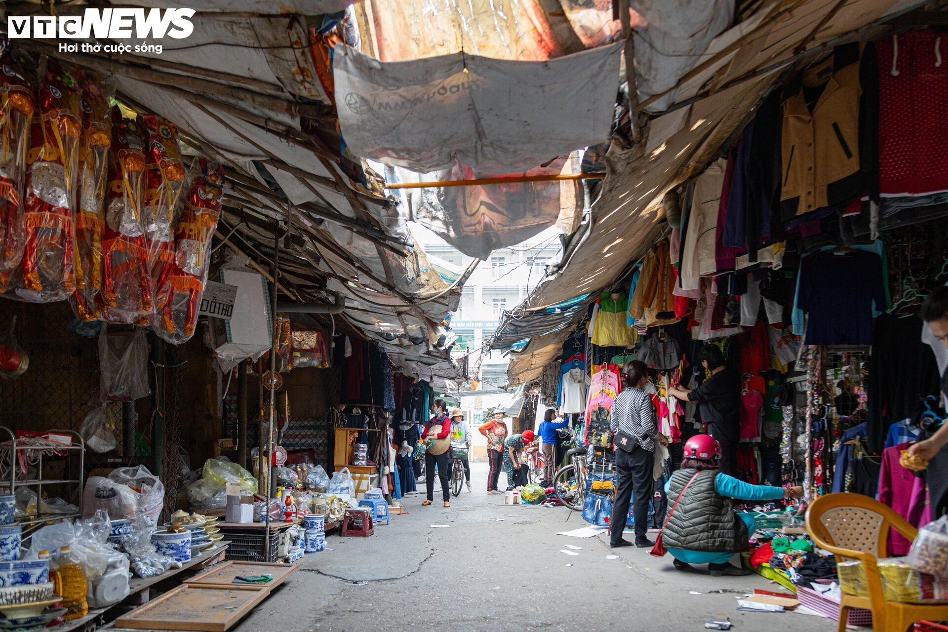 Cảnh ngổn ngang, tan hoang trong chợ Mai Động chờ ngày bị 'khai tử'- Ảnh 12.