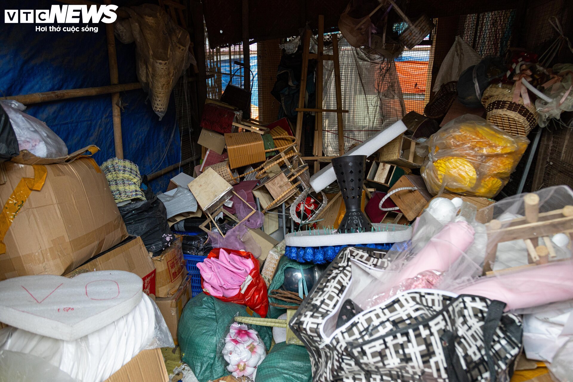 Cảnh ngổn ngang, tan hoang trong chợ Mai Động chờ ngày bị 'khai tử'- Ảnh 18.