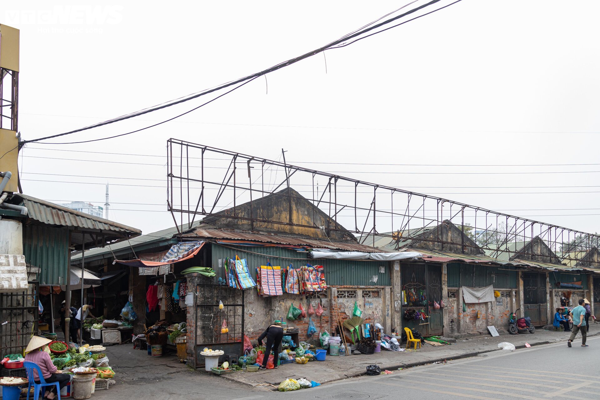 Cảnh ngổn ngang, tan hoang trong chợ Mai Động chờ ngày bị 'khai tử'- Ảnh 19.