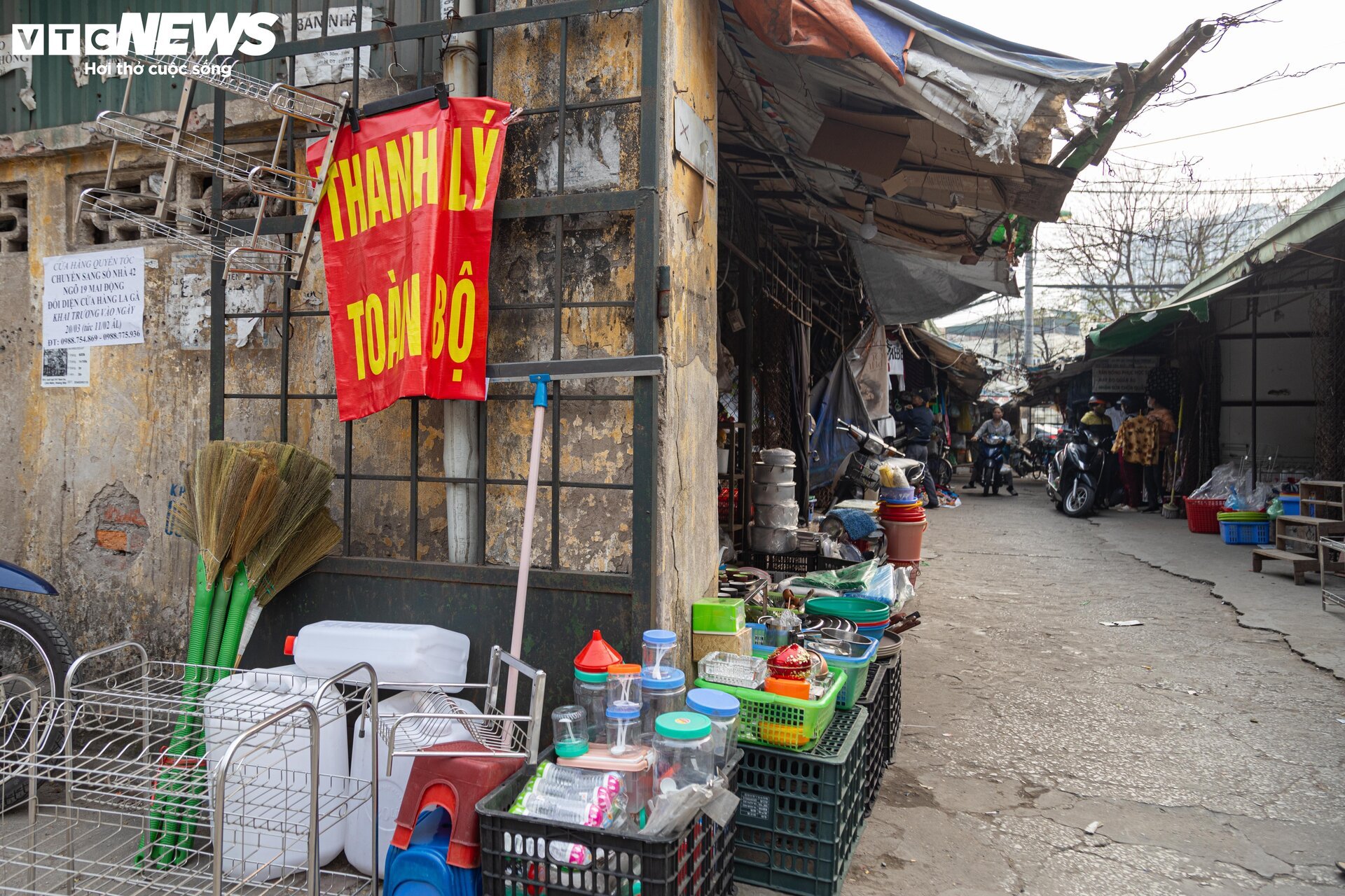 Cảnh ngổn ngang, tan hoang trong chợ Mai Động chờ ngày bị 'khai tử'- Ảnh 11.