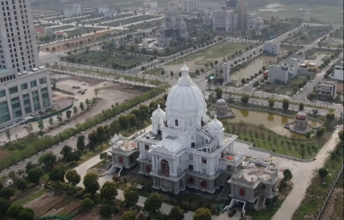 Không chỉ có Tràng An - Bái Đính, Ninh Bình còn là mảnh đất của những dinh thự bạc tỷ, 1 gia đình xây luôn 5 lâu đài liền kề!- Ảnh 9.