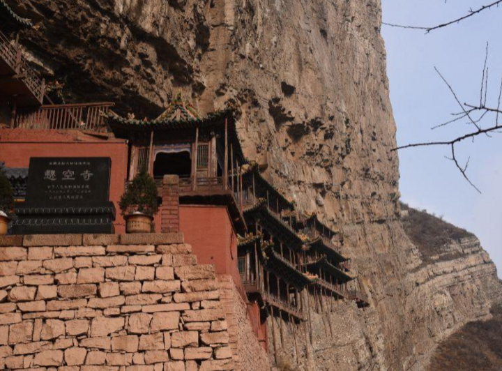 'Ngôi chùa nguy hiểm nhất Trung Quốc' cheo leo trên vách núi hơn 1.500 năm- Ảnh 4.