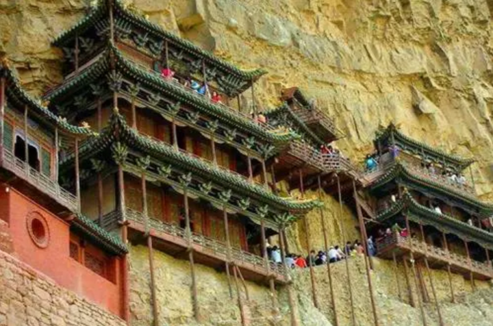 'Ngôi chùa nguy hiểm nhất Trung Quốc' cheo leo trên vách núi hơn 1.500 năm- Ảnh 5.