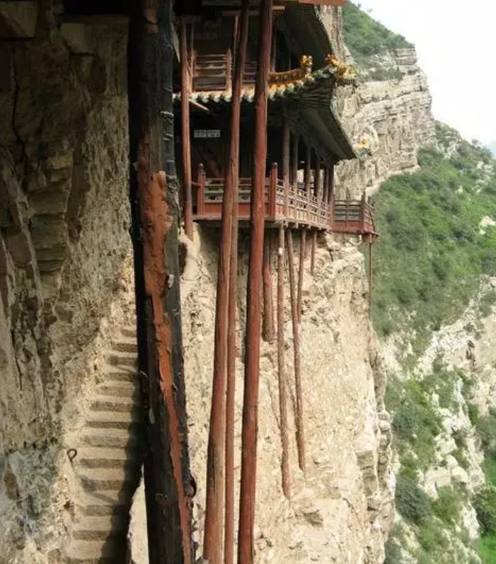 'Ngôi chùa nguy hiểm nhất Trung Quốc' cheo leo trên vách núi hơn 1.500 năm- Ảnh 7.