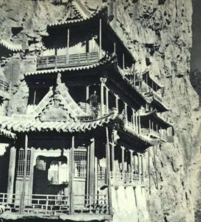 'Ngôi chùa nguy hiểm nhất Trung Quốc' cheo leo trên vách núi hơn 1.500 năm- Ảnh 9.