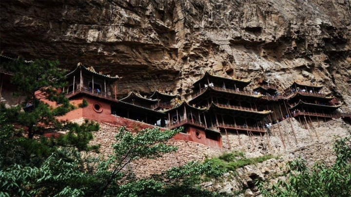 'Ngôi chùa nguy hiểm nhất Trung Quốc' cheo leo trên vách núi hơn 1.500 năm- Ảnh 10.