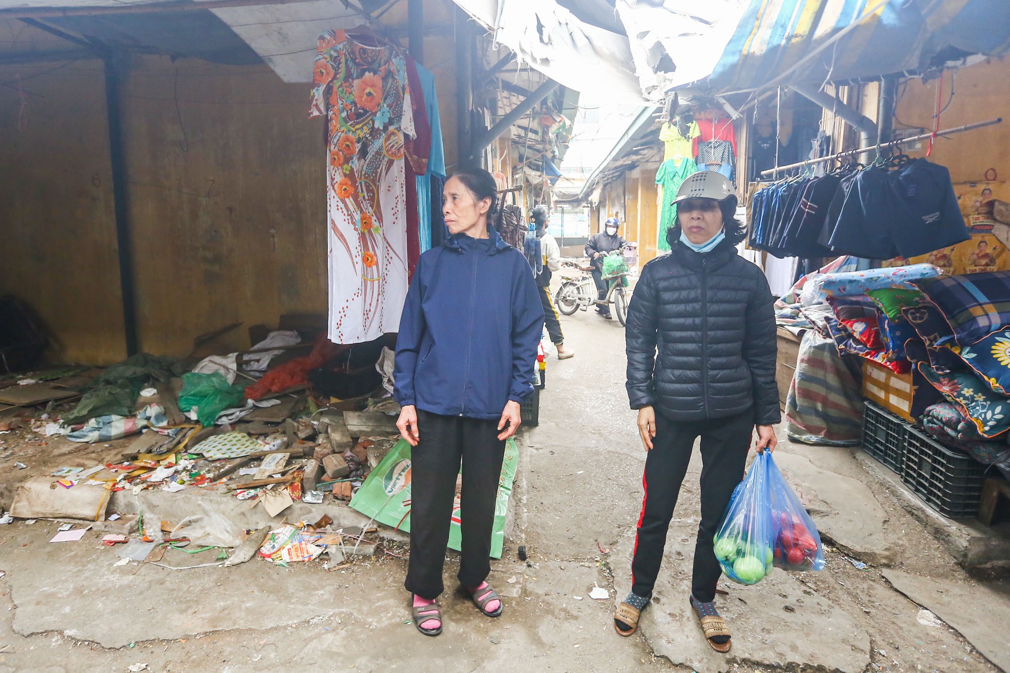 Hà Nội: Chợ Mai Động đóng cửa đột ngột, tiểu thương giảm giá 90% để thanh lý hàng- Ảnh 3.