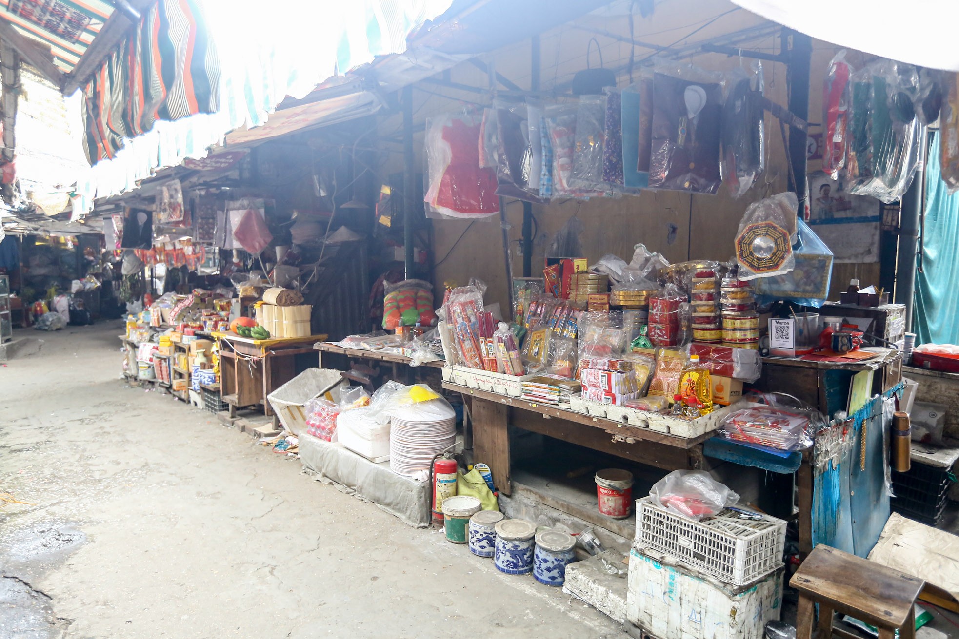 Hà Nội: Chợ Mai Động đóng cửa đột ngột, tiểu thương giảm giá 90% để thanh lý hàng- Ảnh 5.