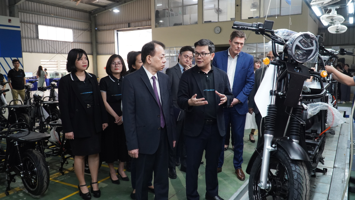 Các lãnh đạo quốc tế dồn dập thăm một startup xe điện Việt Nam- Ảnh 1.
