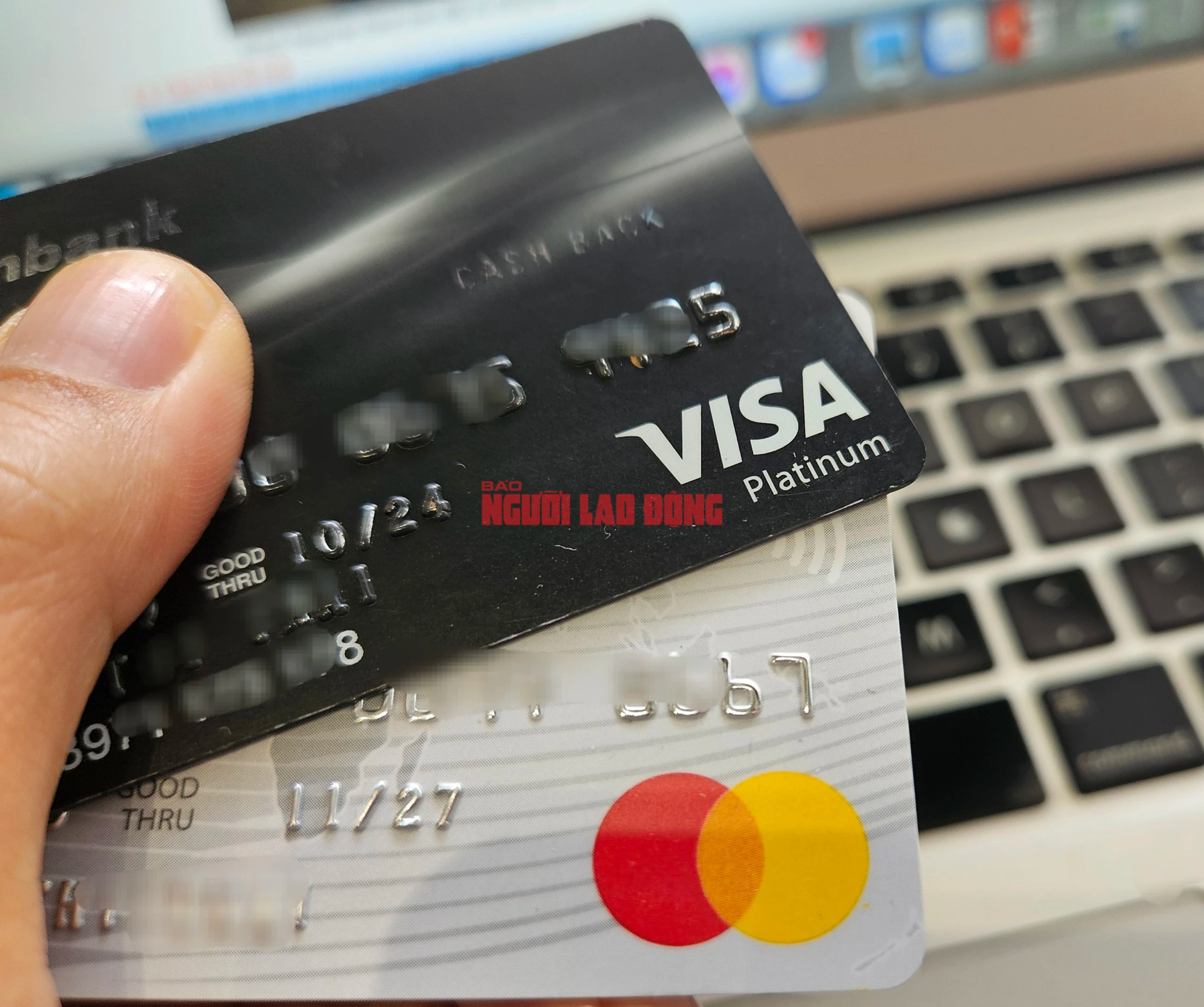 Vụ chủ thẻ tín dụng bị đòi 8,8 tỉ đồng sau 11 năm: Cách tính lãi suất và phí phạt ít người để ý- Ảnh 1.