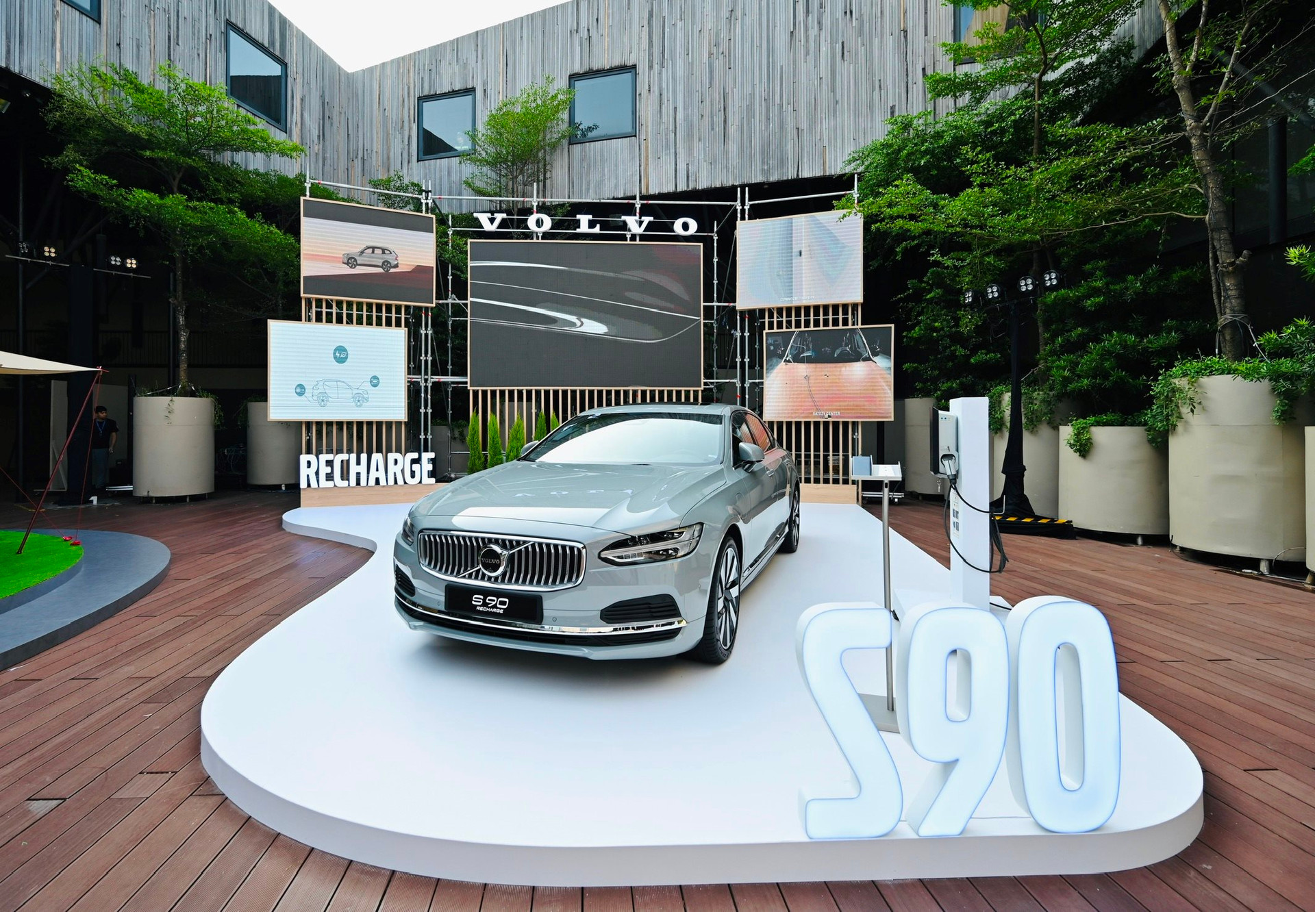 Volvo ra mắt S90 Recharge tại Việt Nam, mẫu ô tô 
