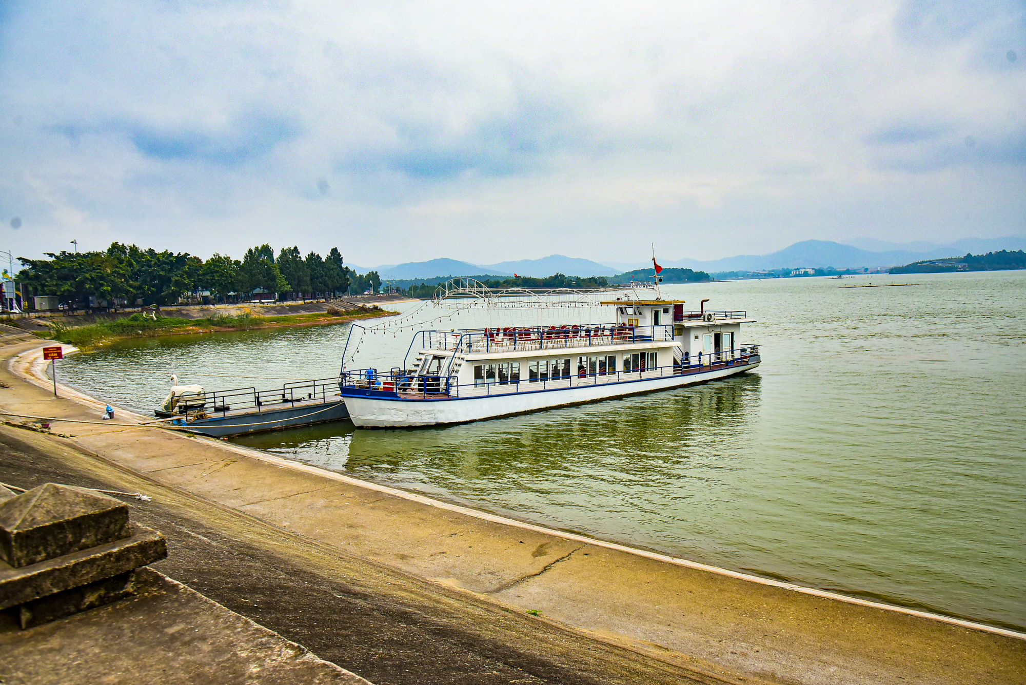 1.000 người đến vùng đất hoang đào cái hồ rộng bằng quận Hoàn Kiếm, 60 năm sau trở thành thiên đường nghỉ dưỡng ngay gần Hà Nội- Ảnh 4.