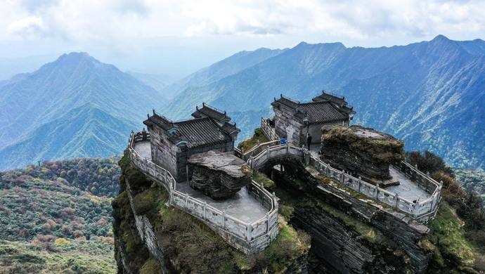 Chùa cổ tọa lạc trên đỉnh núi 2.500 mét ở Trung Quốc, được ví như tiên cảnh hạ giới- Ảnh 4.