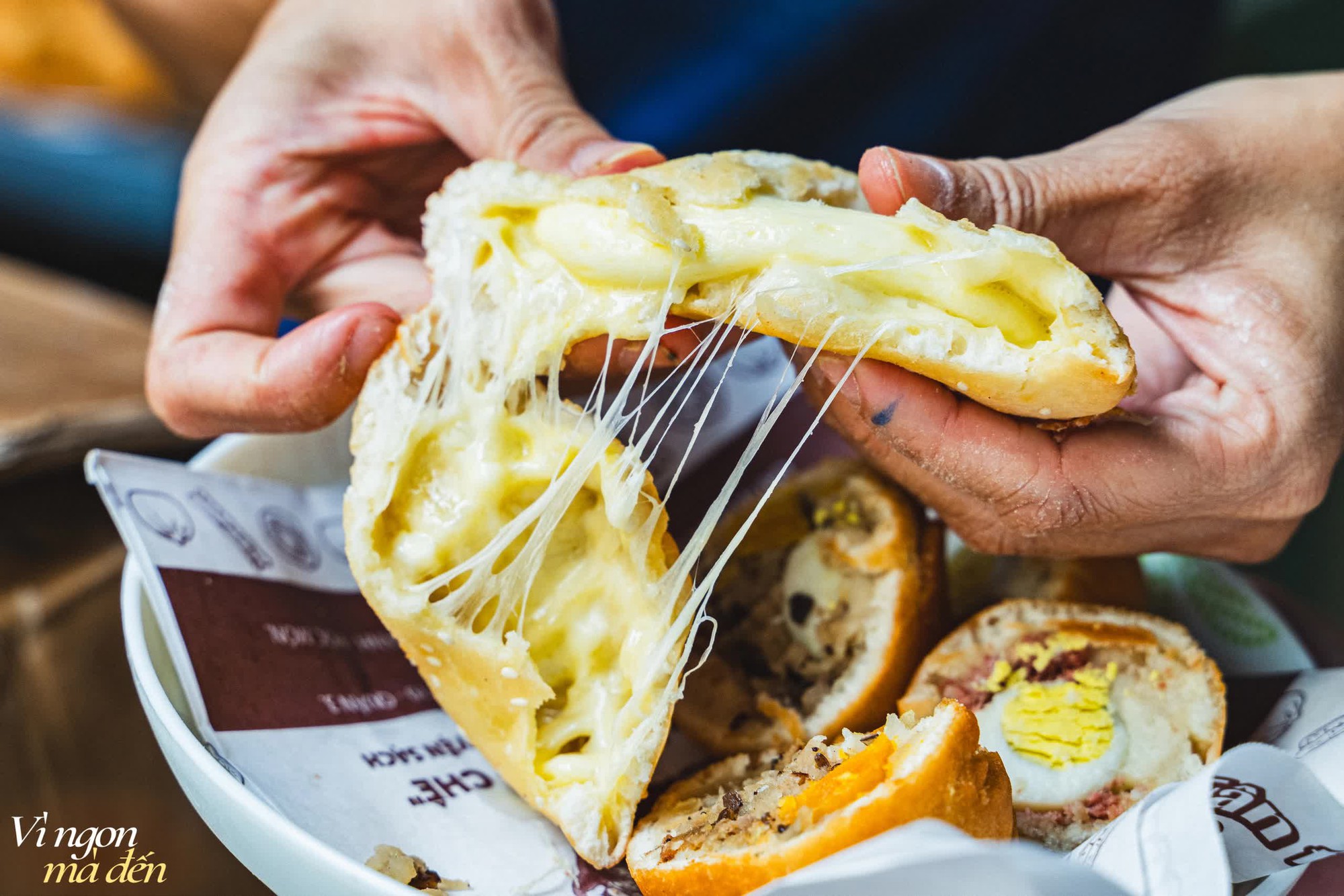 Tiệm bánh bao, bánh tiêu chiên bằng dầu dừa thơm phức ngày bán gần 3.000 cái, con gái nối nghiệp sáng tạo thêm nhiều món... 