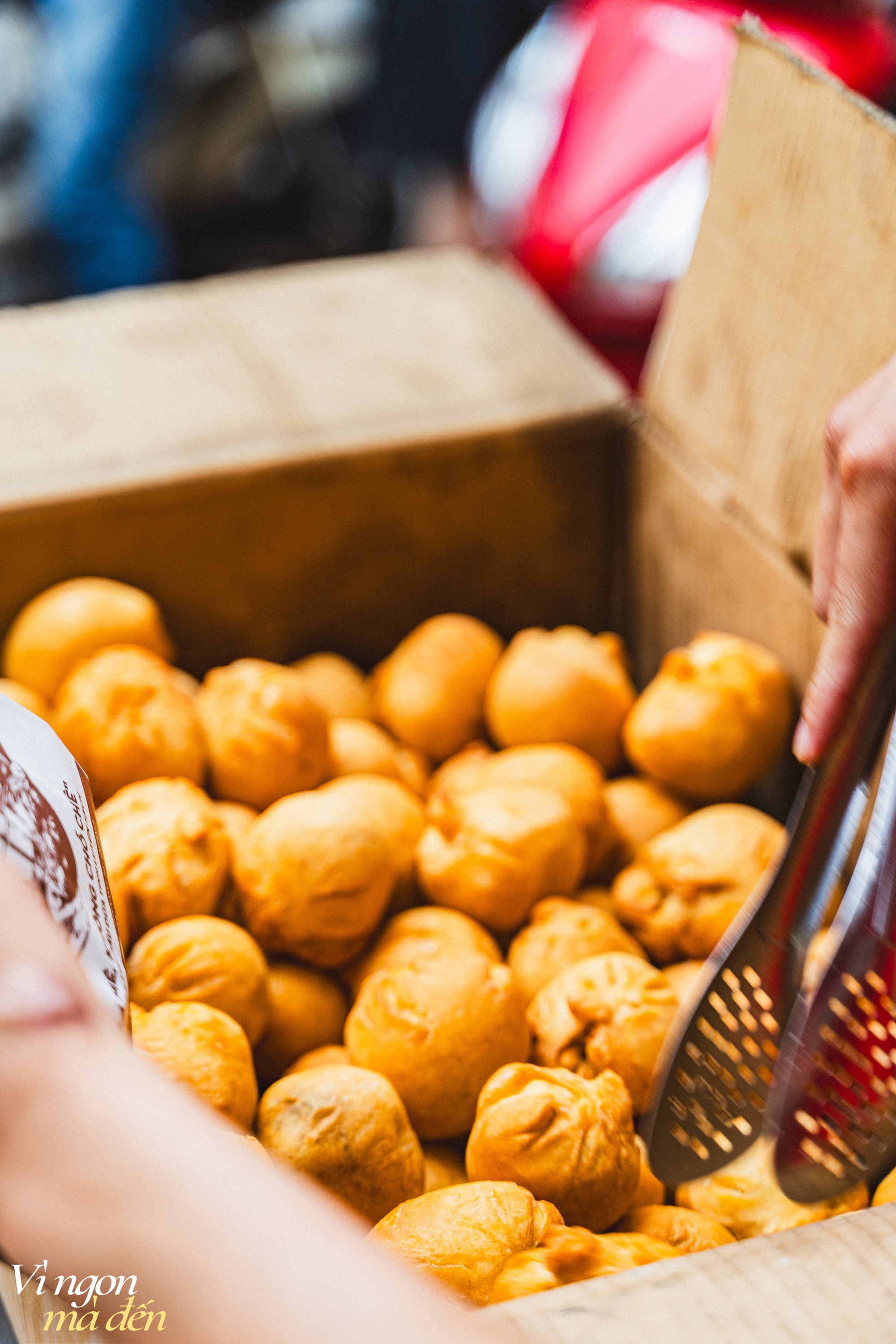 Tiệm bánh bao, bánh tiêu chiên bằng dầu dừa thơm phức ngày bán gần 3.000 cái, con gái nối nghiệp sáng tạo thêm nhiều món... 