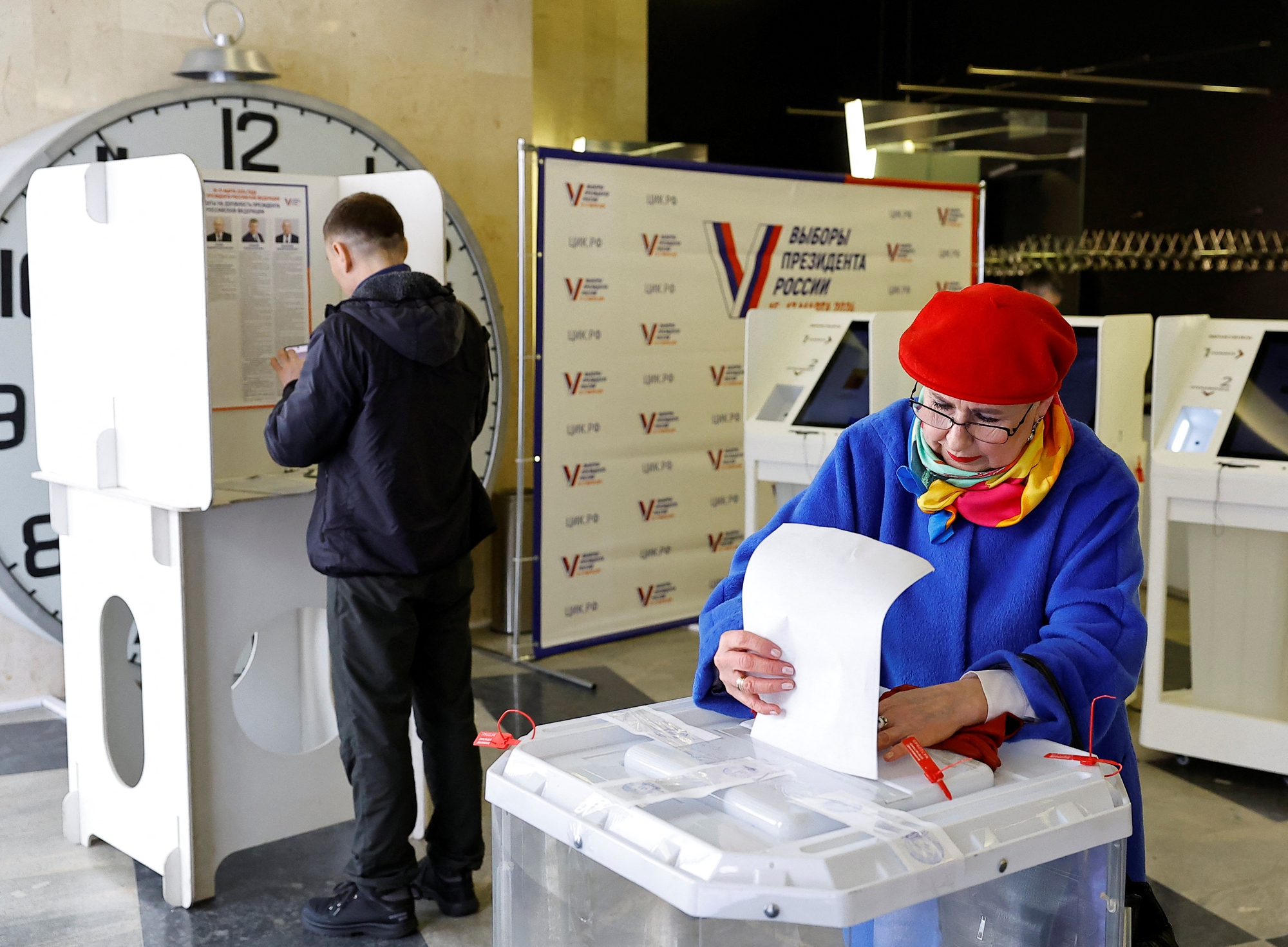 Ba ngày bầu chọn tổng thống của cử tri Nga- Ảnh 1.
