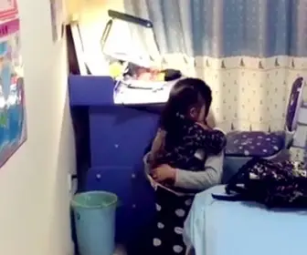 Bức ảnh chụp hai đứa trẻ trong phòng ngủ khiến nhiều bậc cha mẹ ganh tỵ: Tôi cũng ước được như thế này- Ảnh 2.
