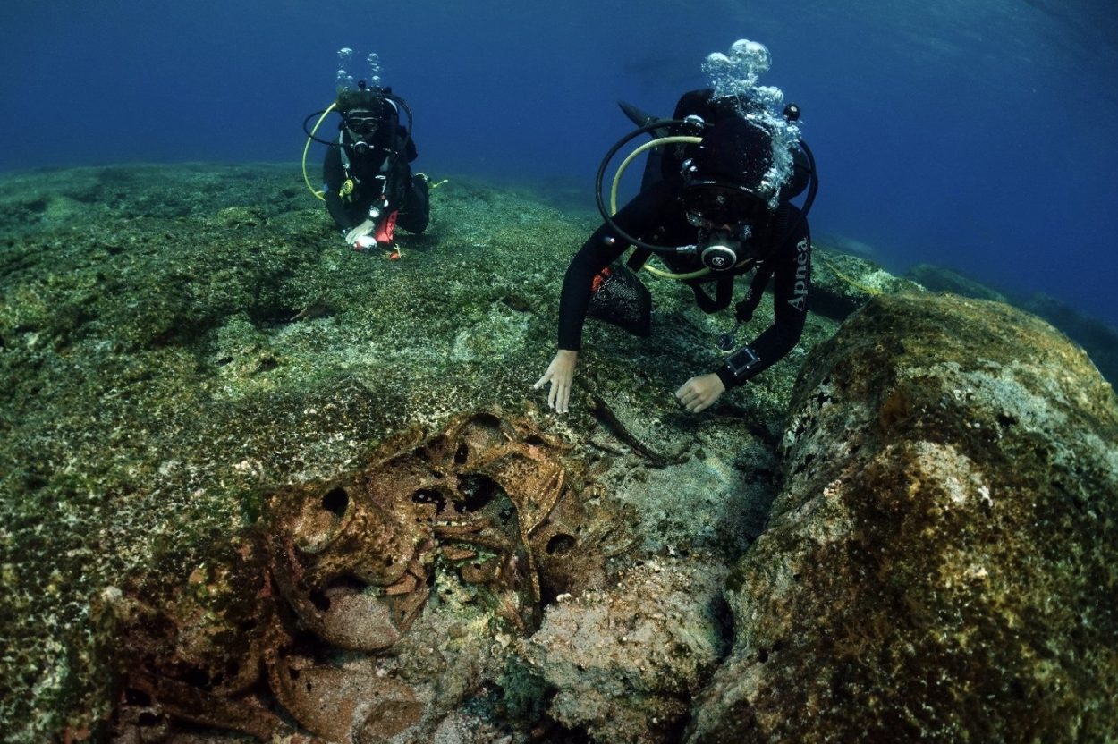 10 tàu ma bao vây hòn đảo Hy Lạp, xưa nhất 5.000 năm tuổi- Ảnh 1.