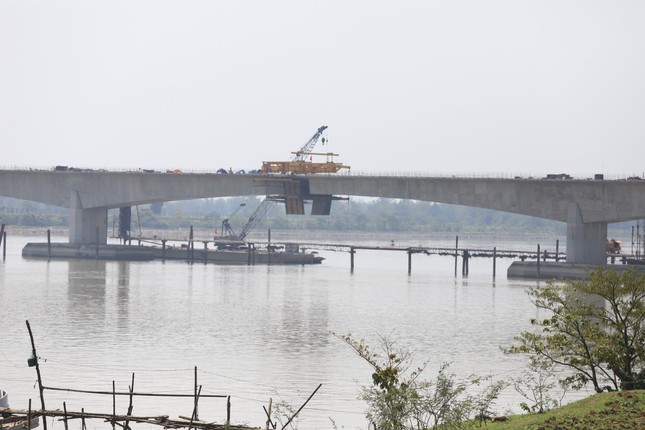 Hợp long cầu vượt sông hơn 1.300 tỷ đồng dài nhất cao tốc Bắc - Nam- Ảnh 6.