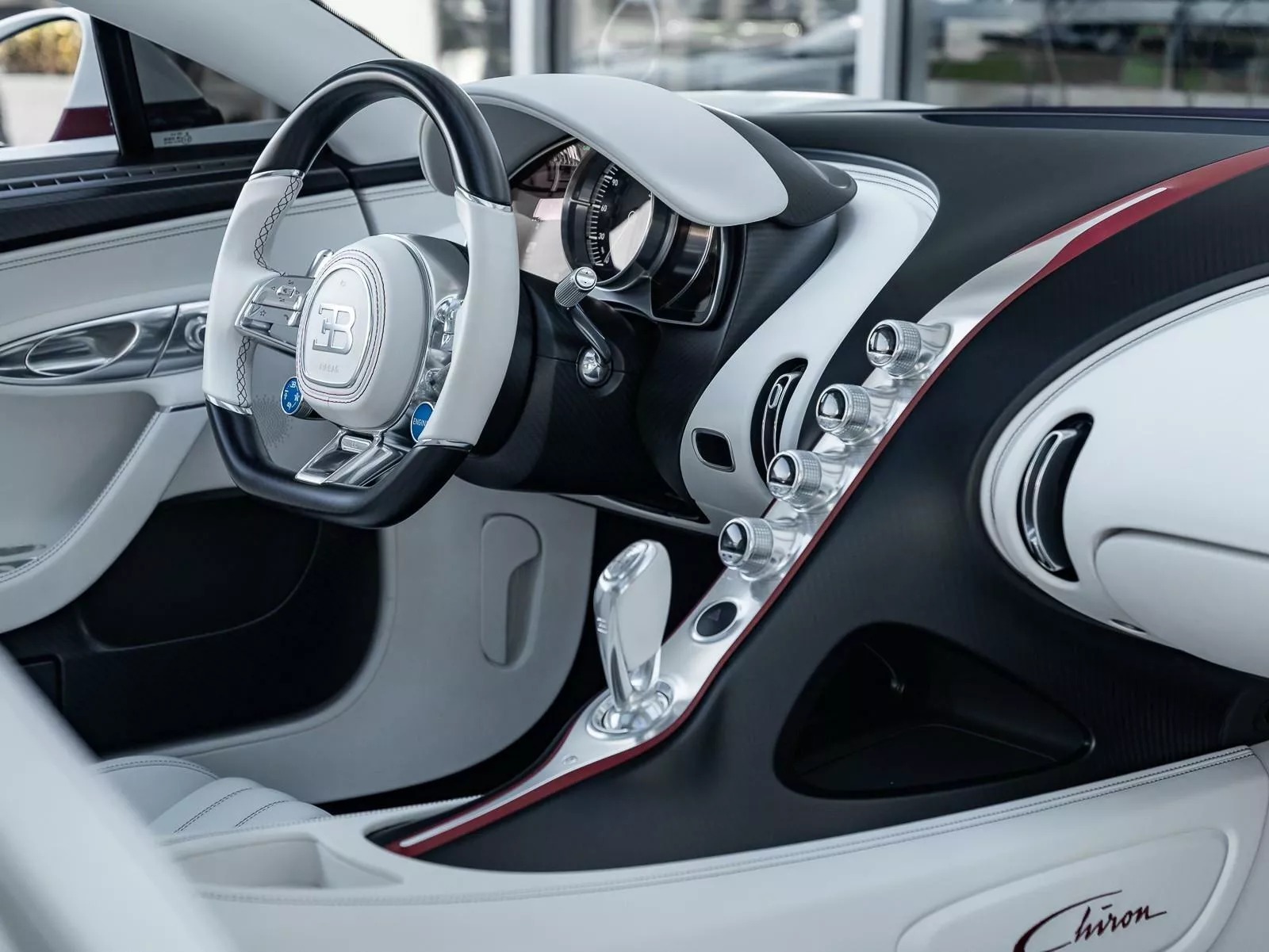 Rao bán Bugatti Chiron giá quy đổi hơn 95 tỷ đồng, chủ xe hứa tặng kèm Rolls-Royce Wraith hợp tông màu- Ảnh 4.