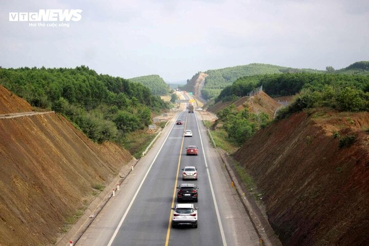 Gấp rút hoàn thiện đề xuất mở rộng cao tốc Cam Lộ-La Sơn lên 4 làn xe- Ảnh 1.