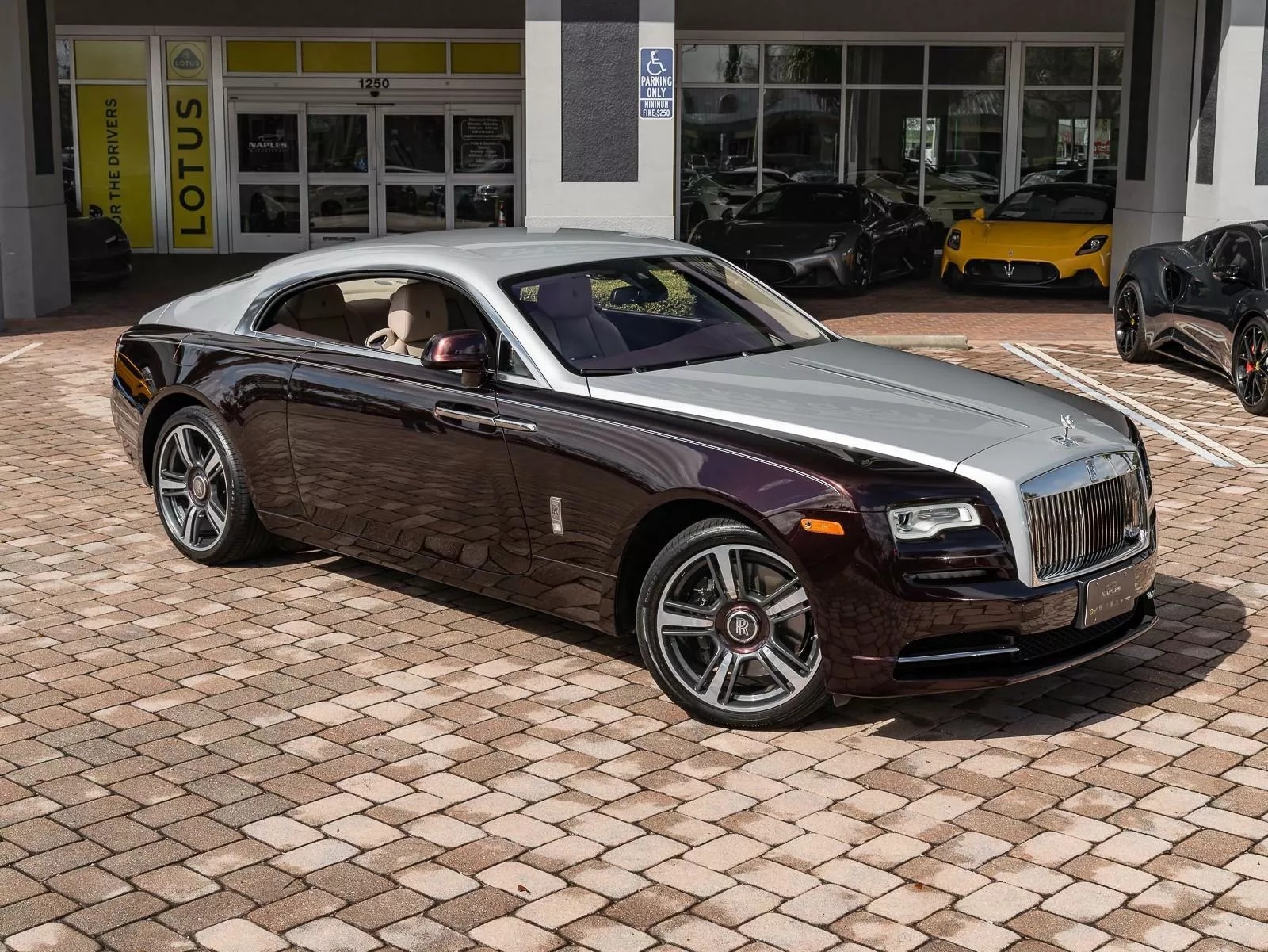 Rao bán Bugatti Chiron giá quy đổi hơn 95 tỷ đồng, chủ xe hứa tặng kèm Rolls-Royce Wraith hợp tông màu- Ảnh 6.