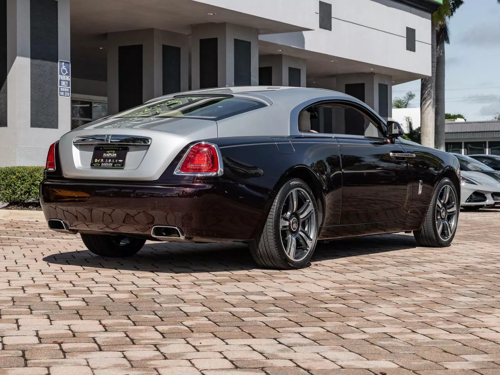 Rao bán Bugatti Chiron giá quy đổi hơn 95 tỷ đồng, chủ xe hứa tặng kèm Rolls-Royce Wraith hợp tông màu- Ảnh 8.