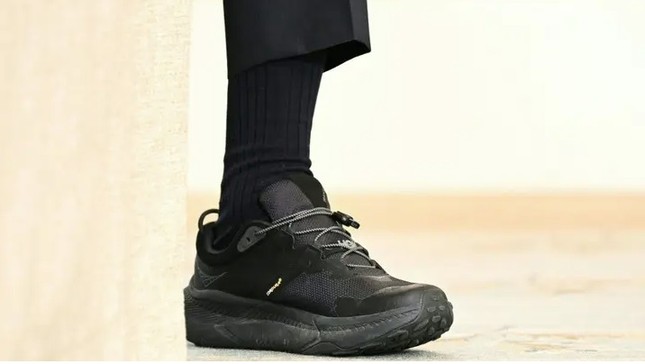 Đôi giầy mới của Tổng thống Mỹ Biden gây xôn xao- Ảnh 2.