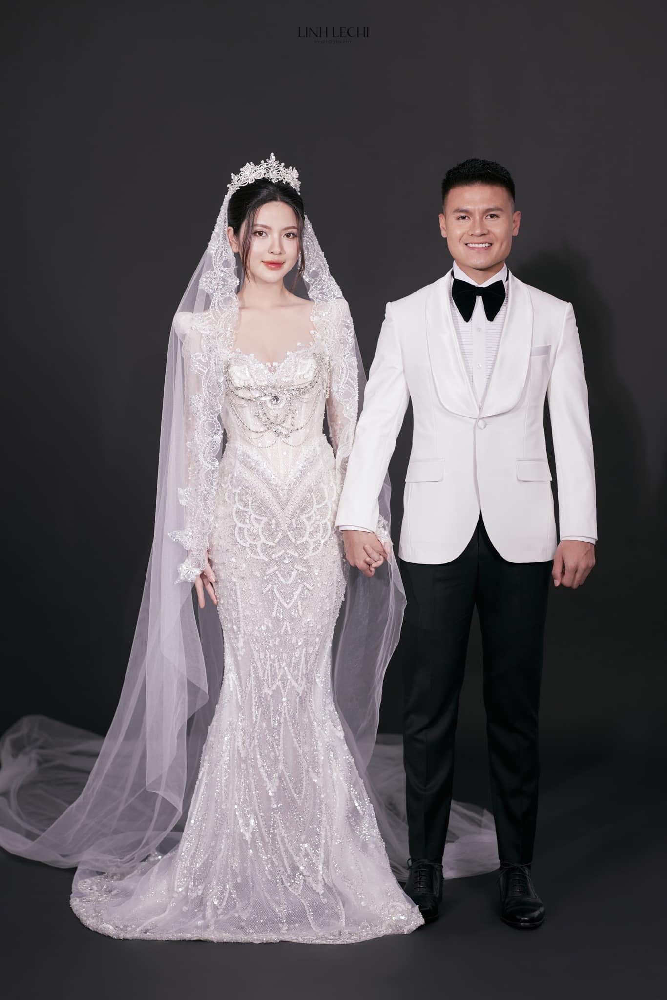 Xả loạt ảnh cưới nét căng của Quang Hải - Chu Thanh Huyền, cô dâu chơi lớn diện đến 7 bộ váy cưới?- Ảnh 6.