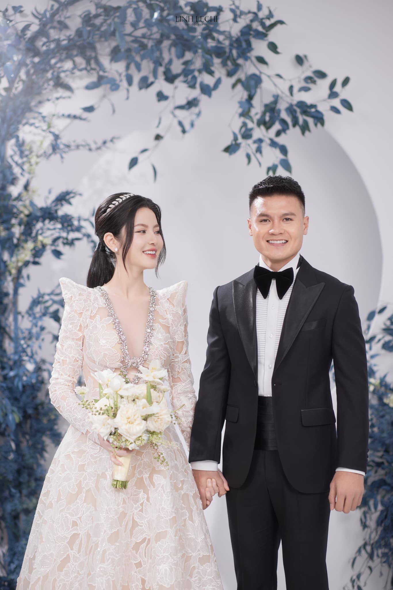 Xả loạt ảnh cưới nét căng của Quang Hải - Chu Thanh Huyền, cô dâu chơi lớn diện đến 7 bộ váy cưới?- Ảnh 11.