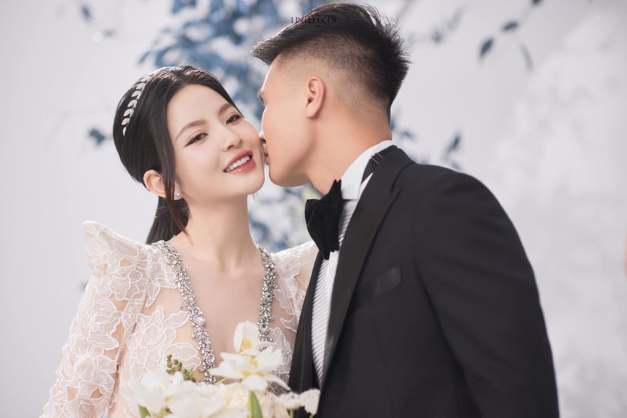 Xả loạt ảnh cưới nét căng của Quang Hải - Chu Thanh Huyền, cô dâu chơi lớn diện đến 7 bộ váy cưới?- Ảnh 15.