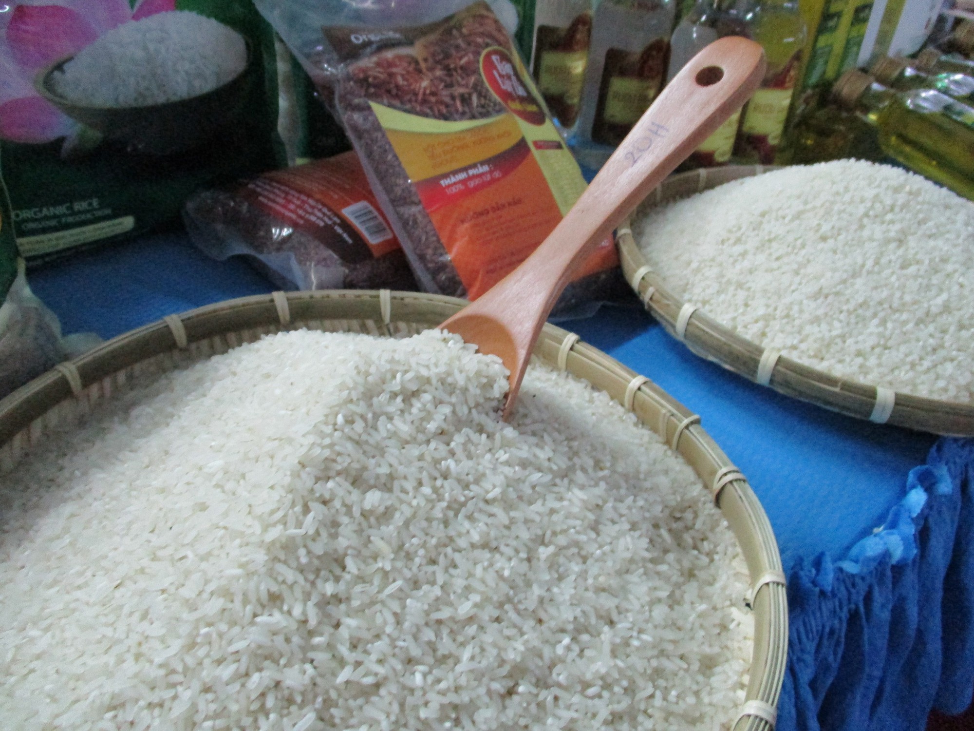 Vì sao giá gạo xuất khẩu đột ngột giảm mạnh rồi đảo chiều tăng?- Ảnh 1.