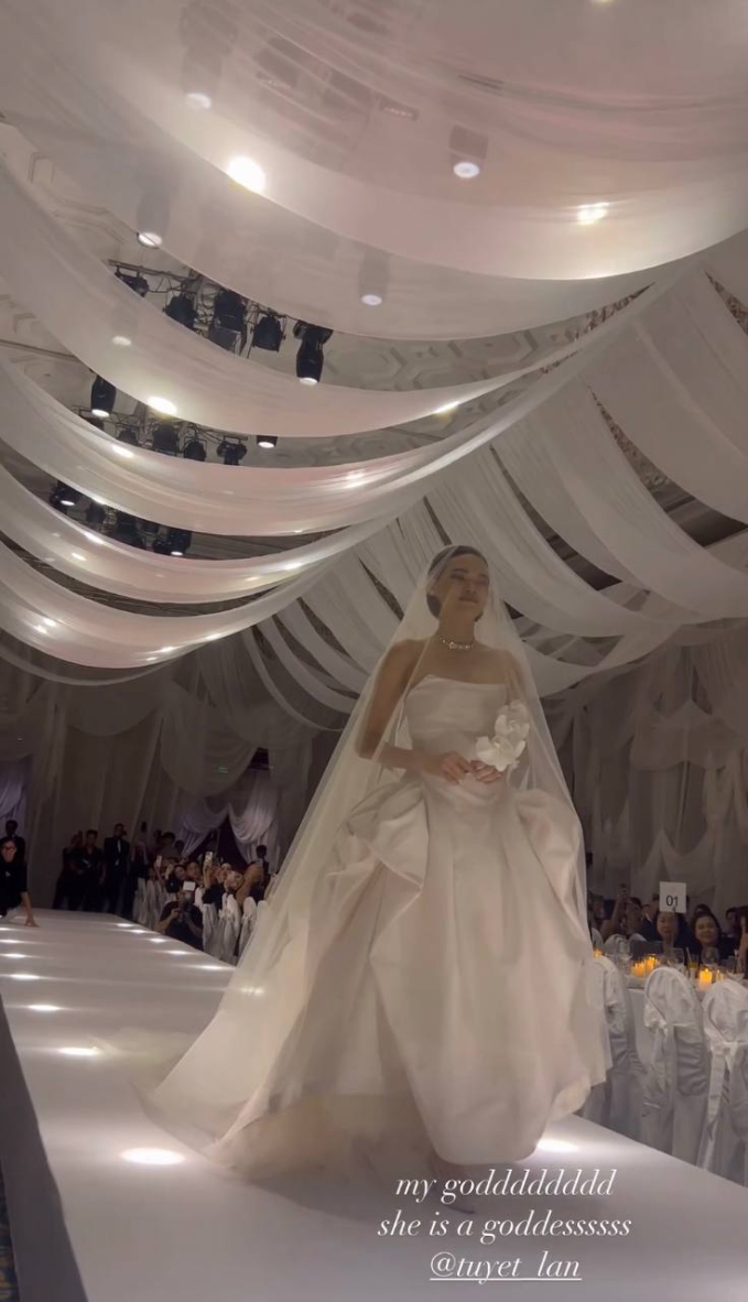 Hoa cưới của siêu mẫu Tuyết Lan chứa đựng ý nghĩa xúc động, không gian cưới thiết kế độc lạ gây ấn tượng với dàn khách- Ảnh 2.