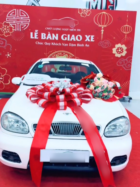 Lễ bàn giao xe cổ 39,5 triệu được tổ chức hoành tráng, dân tình chê 