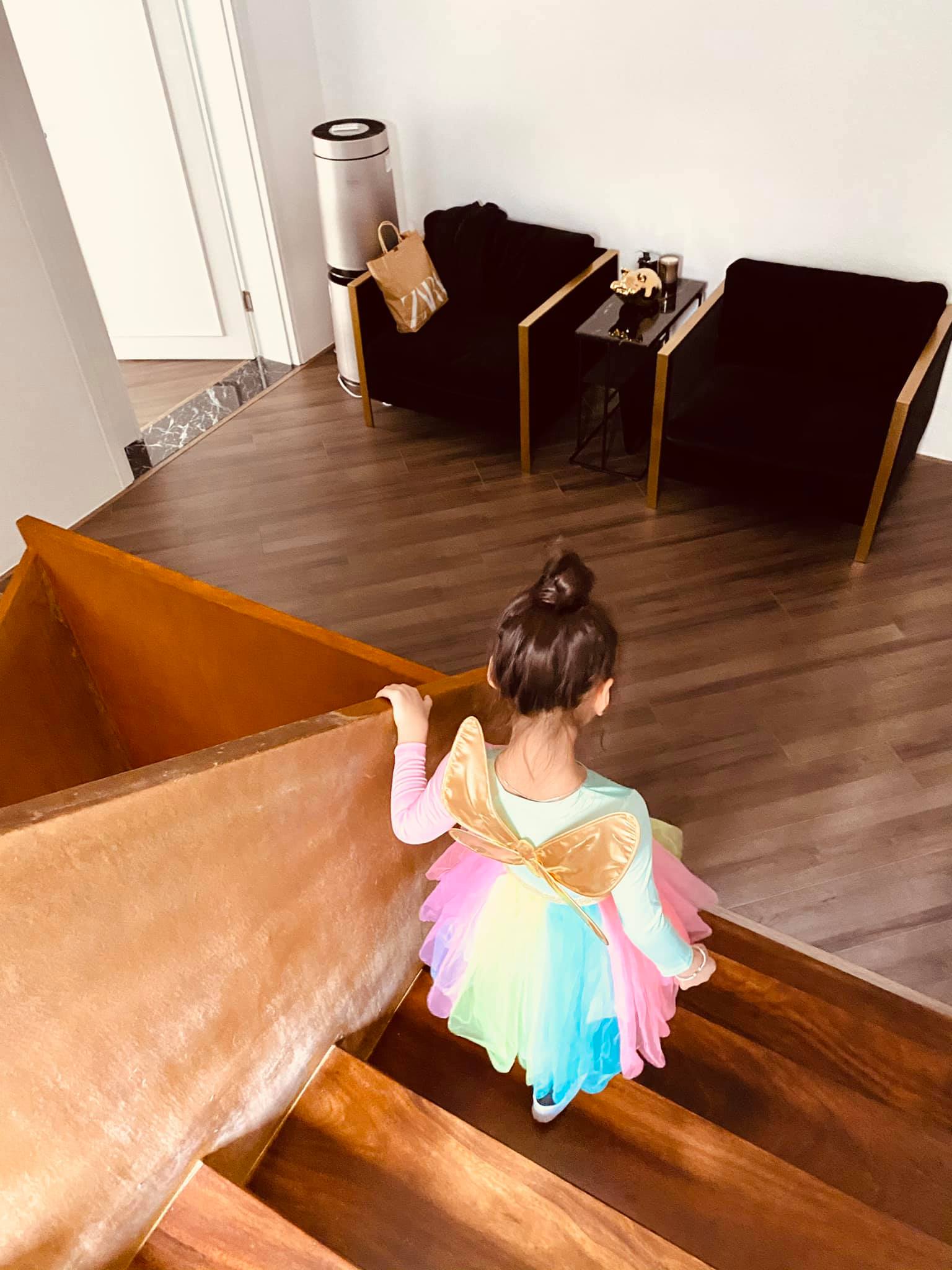 Bên trong siêu biệt thự của BTV tài chính sang chảnh bậc nhất VTV: Thiết kế ''nghệ'' như triển lãm, có bể bơi và phòng tập ballet dành riêng cho ''ái nữ''- Ảnh 13.