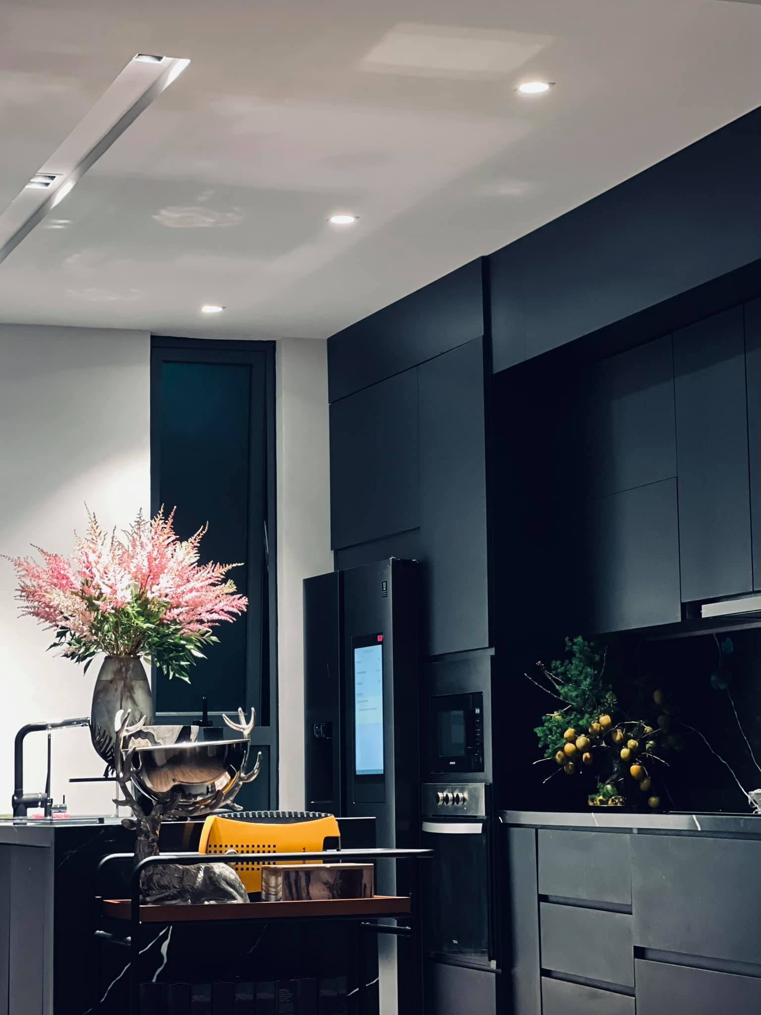 Bên trong siêu biệt thự của BTV tài chính sang chảnh bậc nhất VTV: Thiết kế ''nghệ'' như triển lãm, có bể bơi và phòng tập ballet dành riêng cho ''ái nữ''- Ảnh 12.