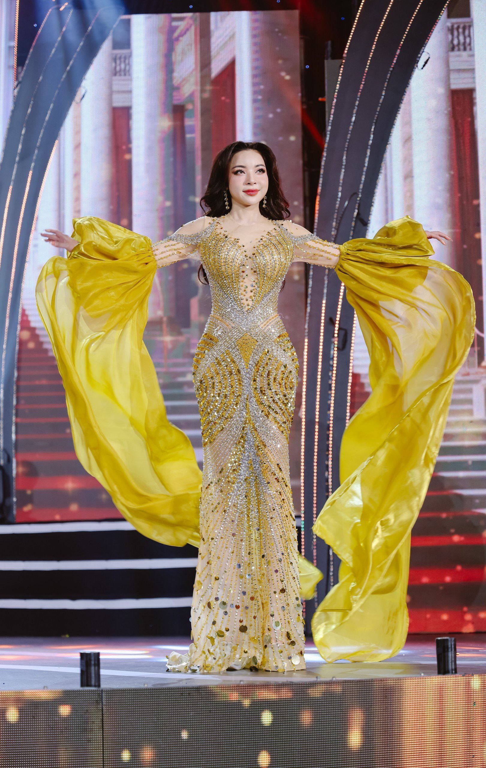 Doanh nhân Phạm Lê Thu Hiền và hành trình trở thành Hoa hậu Doanh nhân Việt Nam 2024- Ảnh 1.