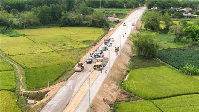Sớm hoàn thành đường kết nối ven biển đến phía Tây tỉnh Bình Định- Ảnh 1.