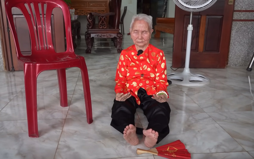 Cụ bà 102 tuổi vẫn hít đất ở Bình Phước: Ngày tập thể dục 3 tiếng, mấy năm không phải uống viên thuốc nào- Ảnh 5.
