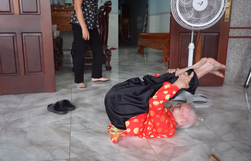 Cụ bà 102 tuổi vẫn hít đất ở Bình Phước: Ngày tập thể dục 3 tiếng, mấy năm không phải uống viên thuốc nào- Ảnh 4.