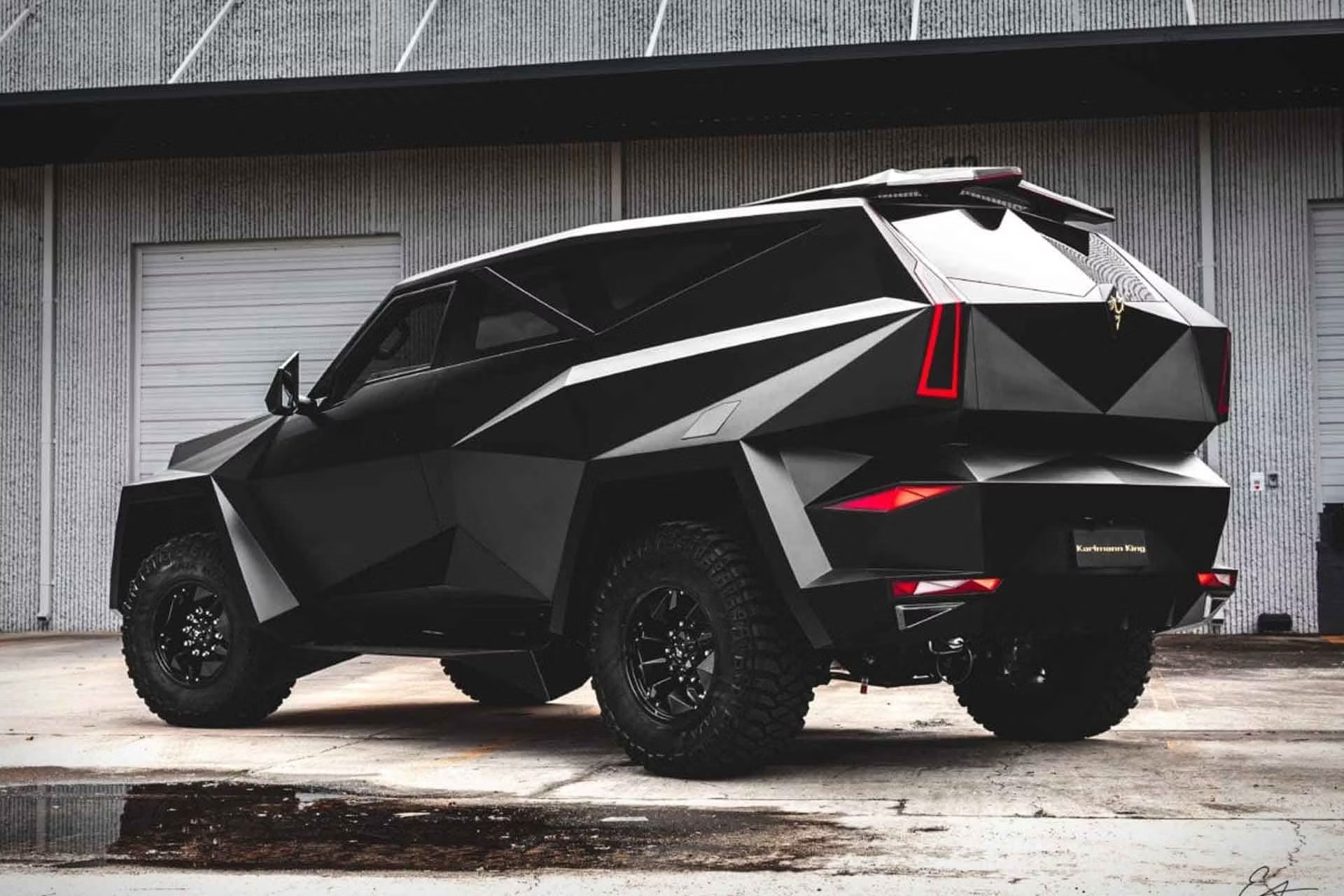 SUV ‘điên rồ’ và đắt nhất thế giới này vẫn có người mua: Bằng 4 chiếc Cullinan, thiết kế như xe Batman, một option giá hơn 7,4 tỷ- Ảnh 7.