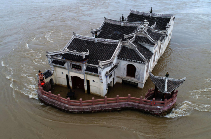 Bí ẩn ngôi chùa cổ sừng sững giữa con sông dài nhất Trung Quốc- Ảnh 3.