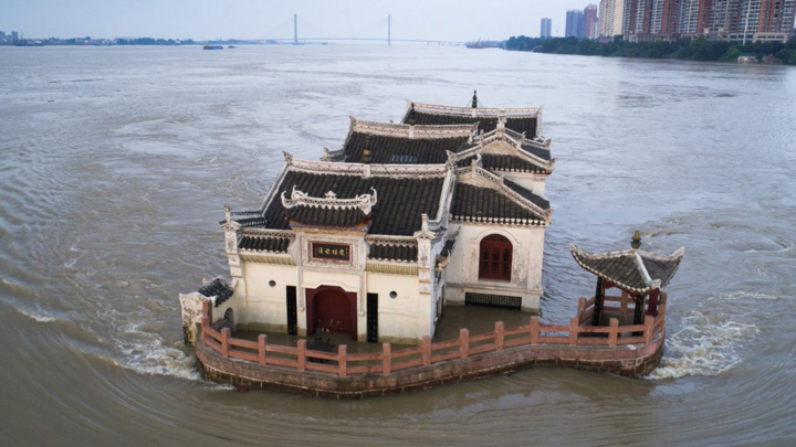 Bí ẩn ngôi chùa cổ sừng sững giữa con sông dài nhất Trung Quốc- Ảnh 6.
