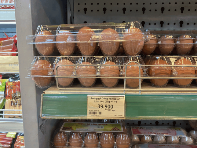 Trứng gà rẻ 'chưa từng có' bán đầy Hà Nội- Ảnh 5.