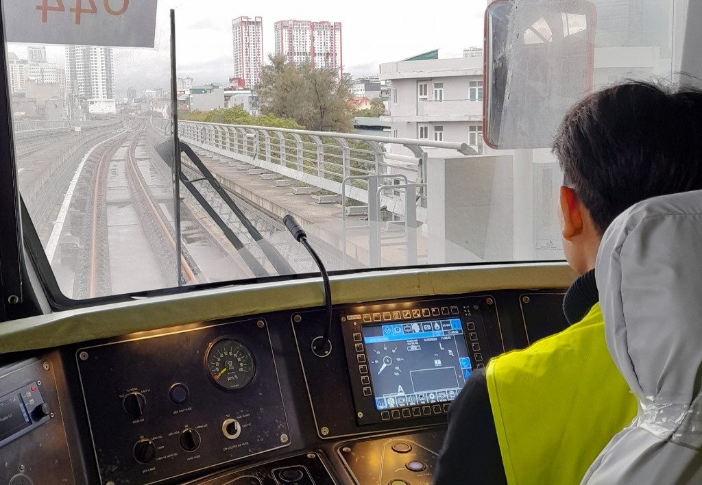 Ngắm công nghệ rửa tàu tự động của metro Nhổn - Ga Hà Nội- Ảnh 3.